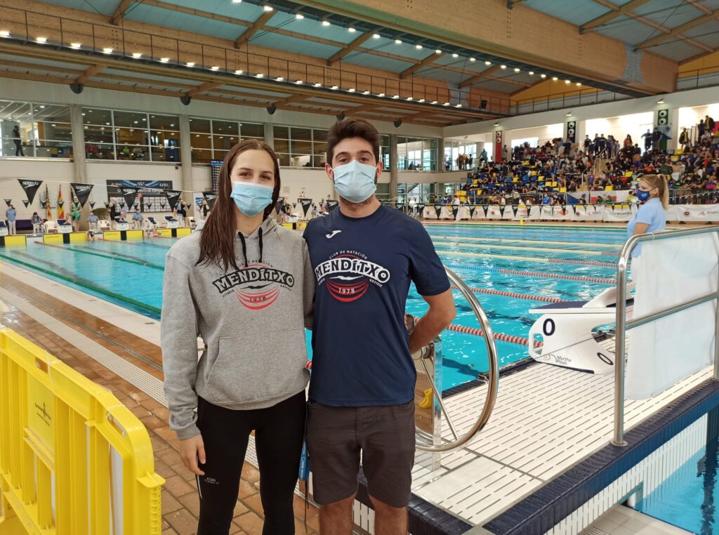 14. equipo piscina interior