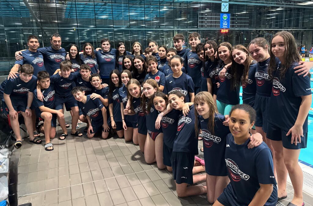 14. foto equipo y premiados (4)